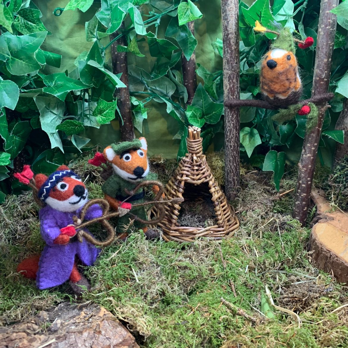 Fox Robin Hood &  Fox Maid Marion