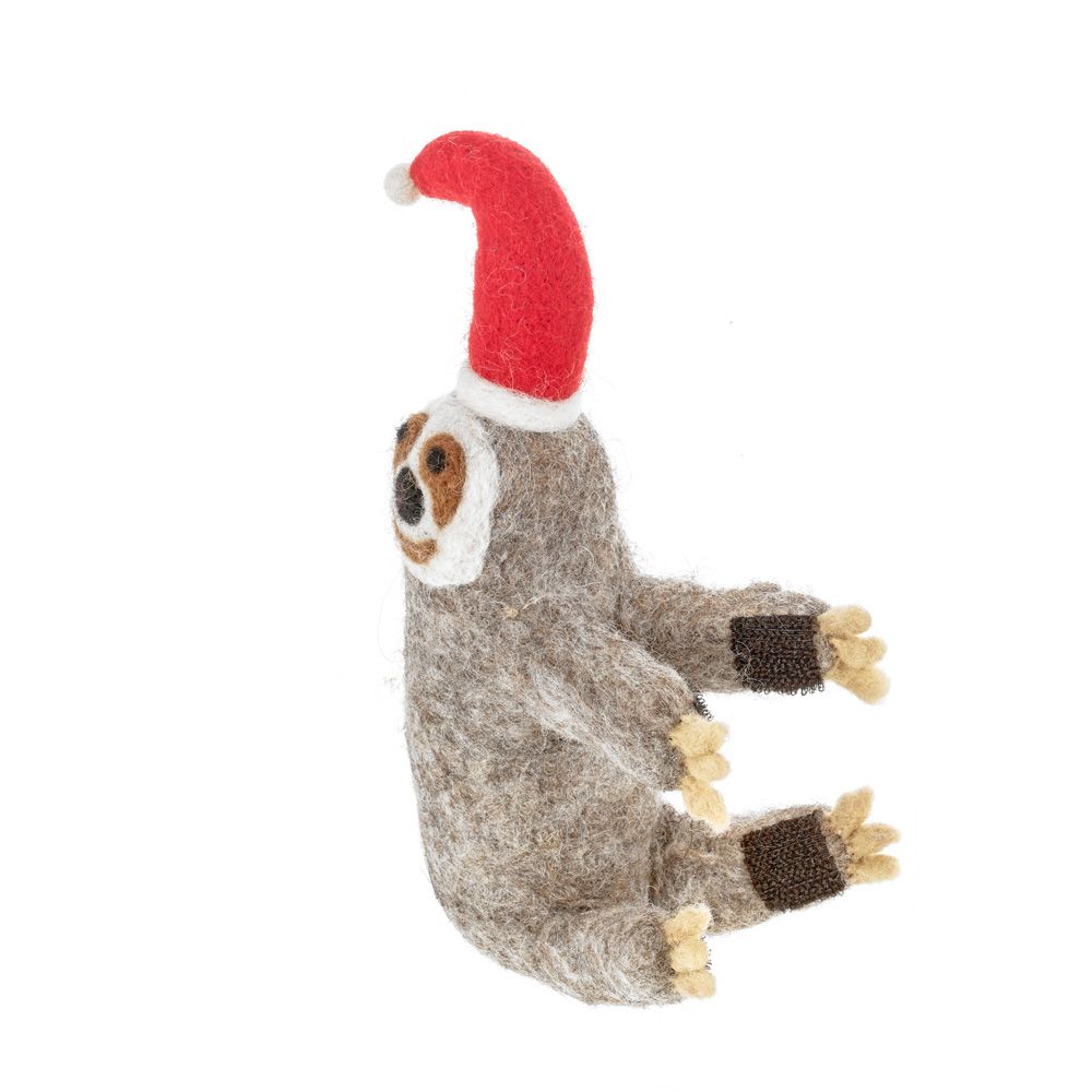 Felt so good’s Christmas Sloth Tree Topper brings cosy charm to your Christmas Tree. A handmade felt Christmas decoration wrapped in festive style.