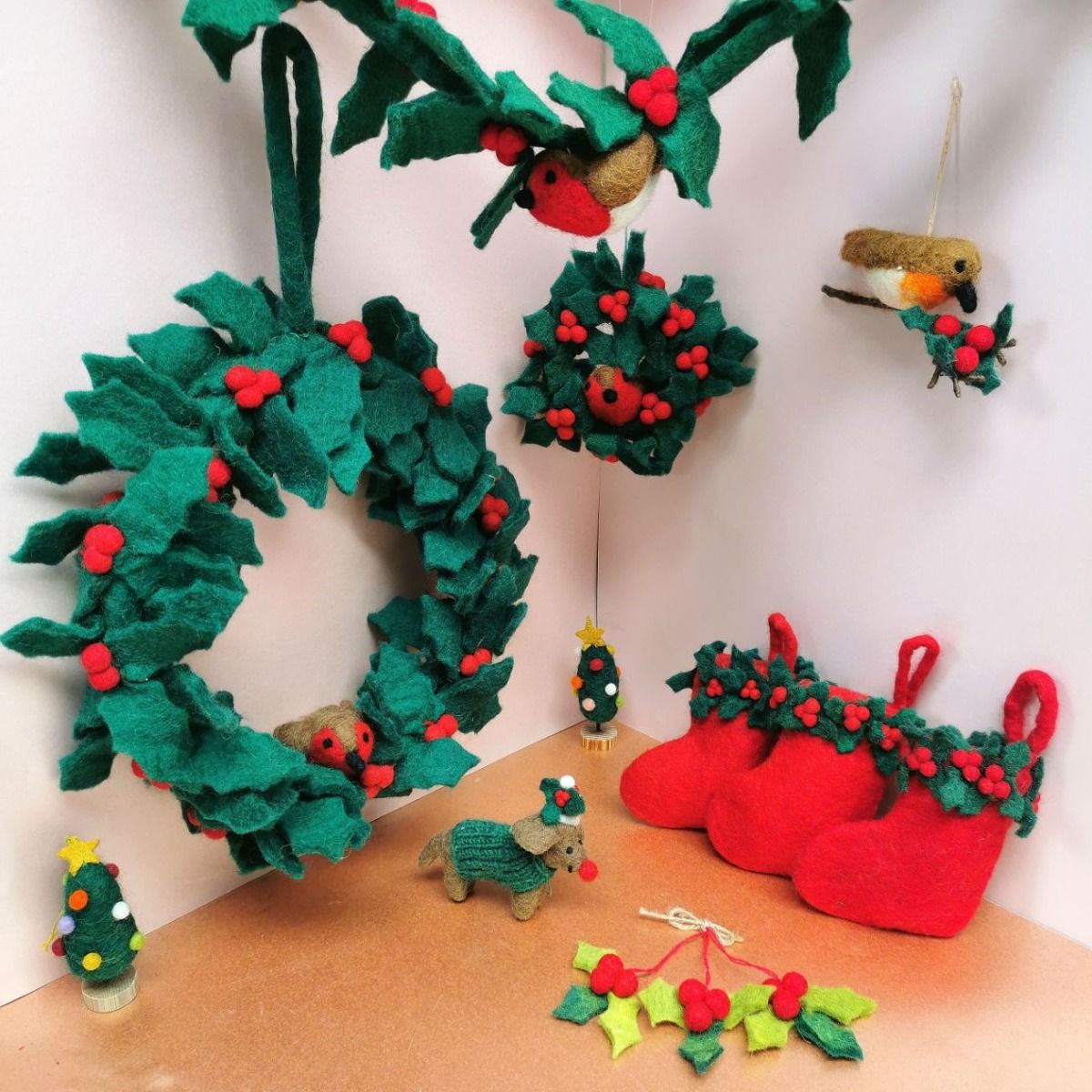 Holly Wreath with Robins – Felt Character | Decoration, Keepsake & Gift